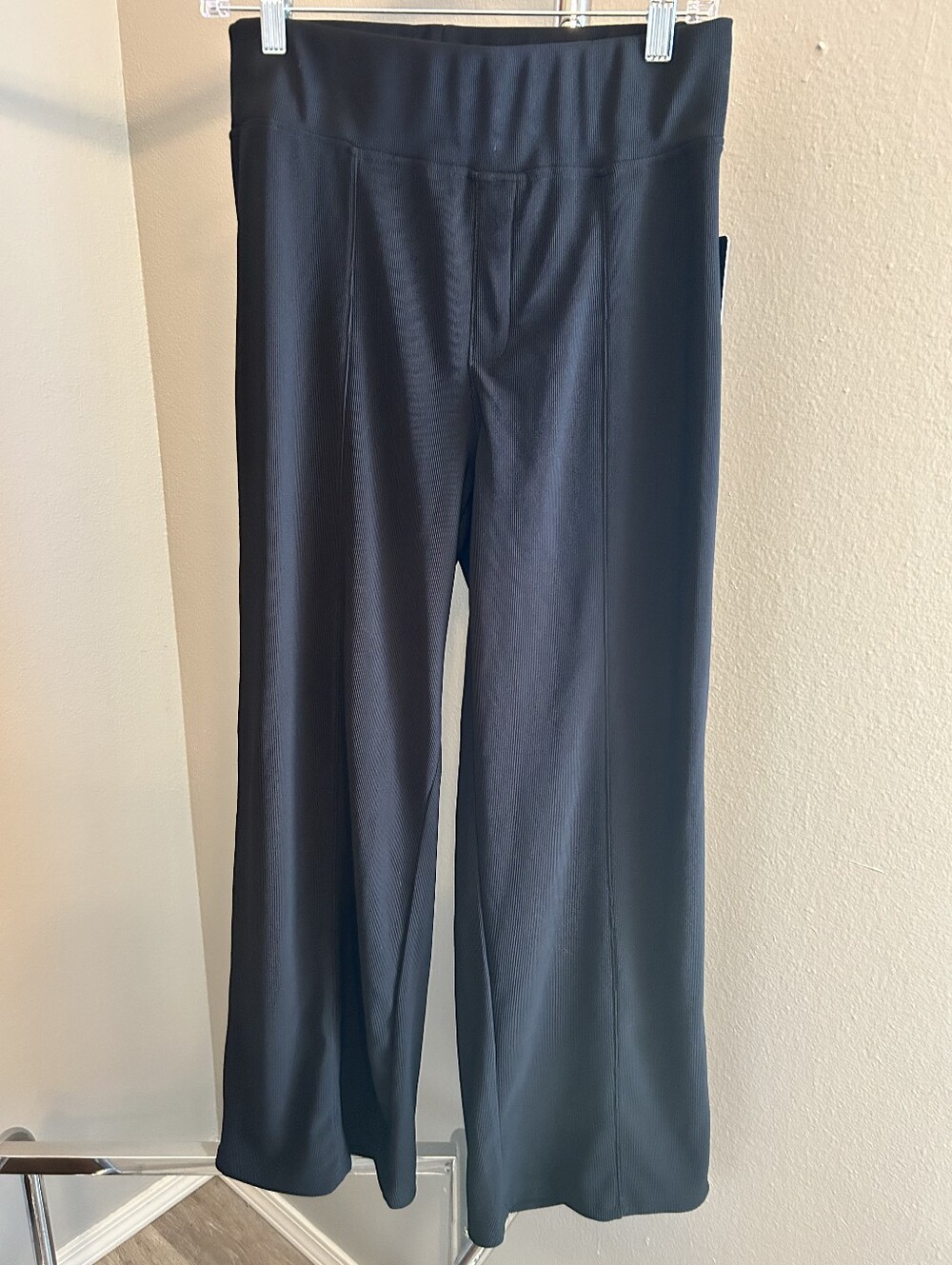 *NWT* Move Theology L Rib Straight Pants